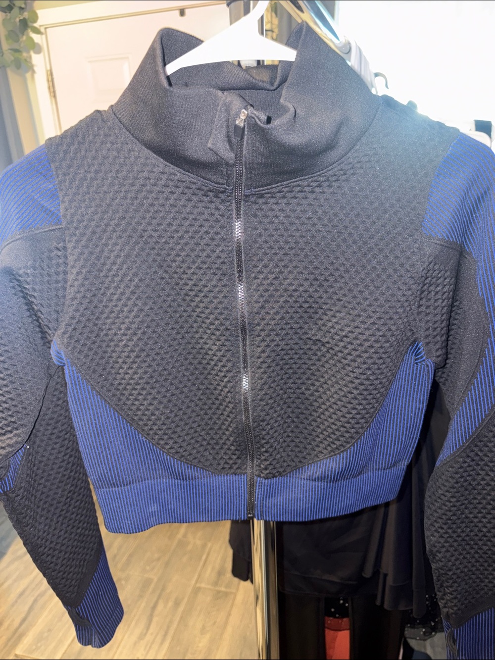 Cropped Black & Blue Textured Zip-Up Jacket Large